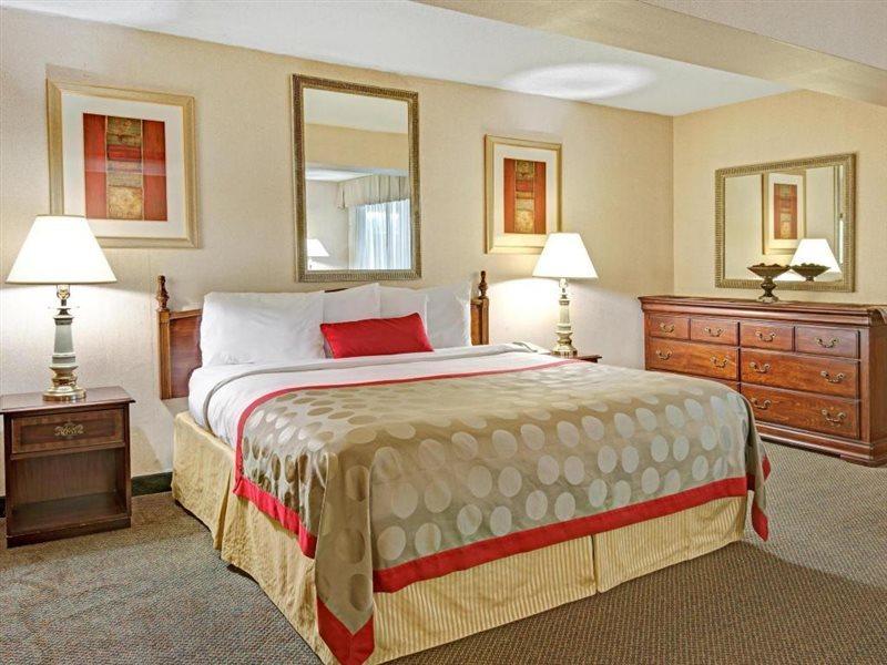 Mission Ramada Overland Park מראה חיצוני תמונה