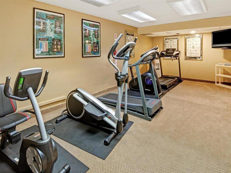 Mission Ramada Overland Park מראה חיצוני תמונה