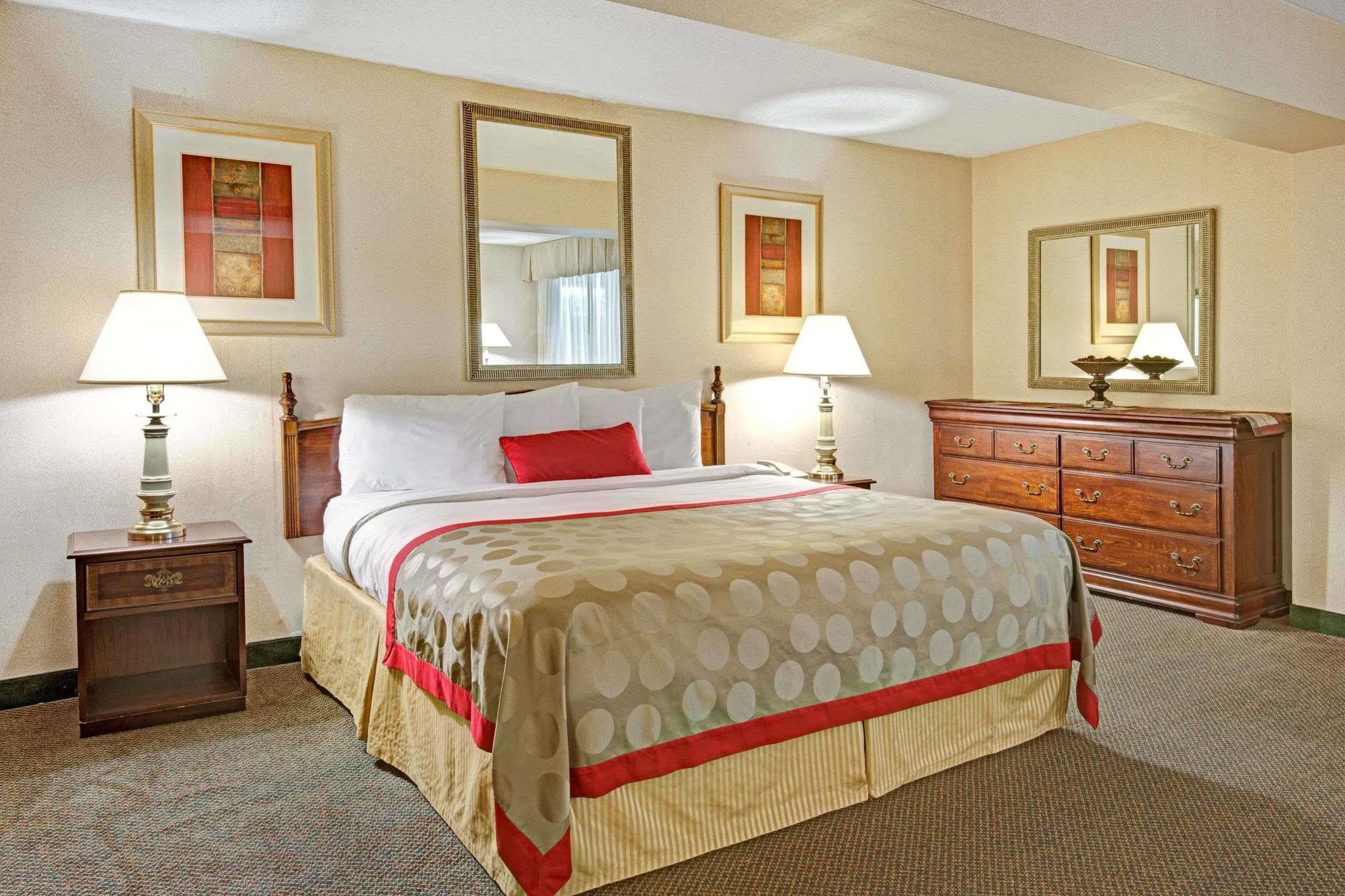 Mission Ramada Overland Park מראה חיצוני תמונה