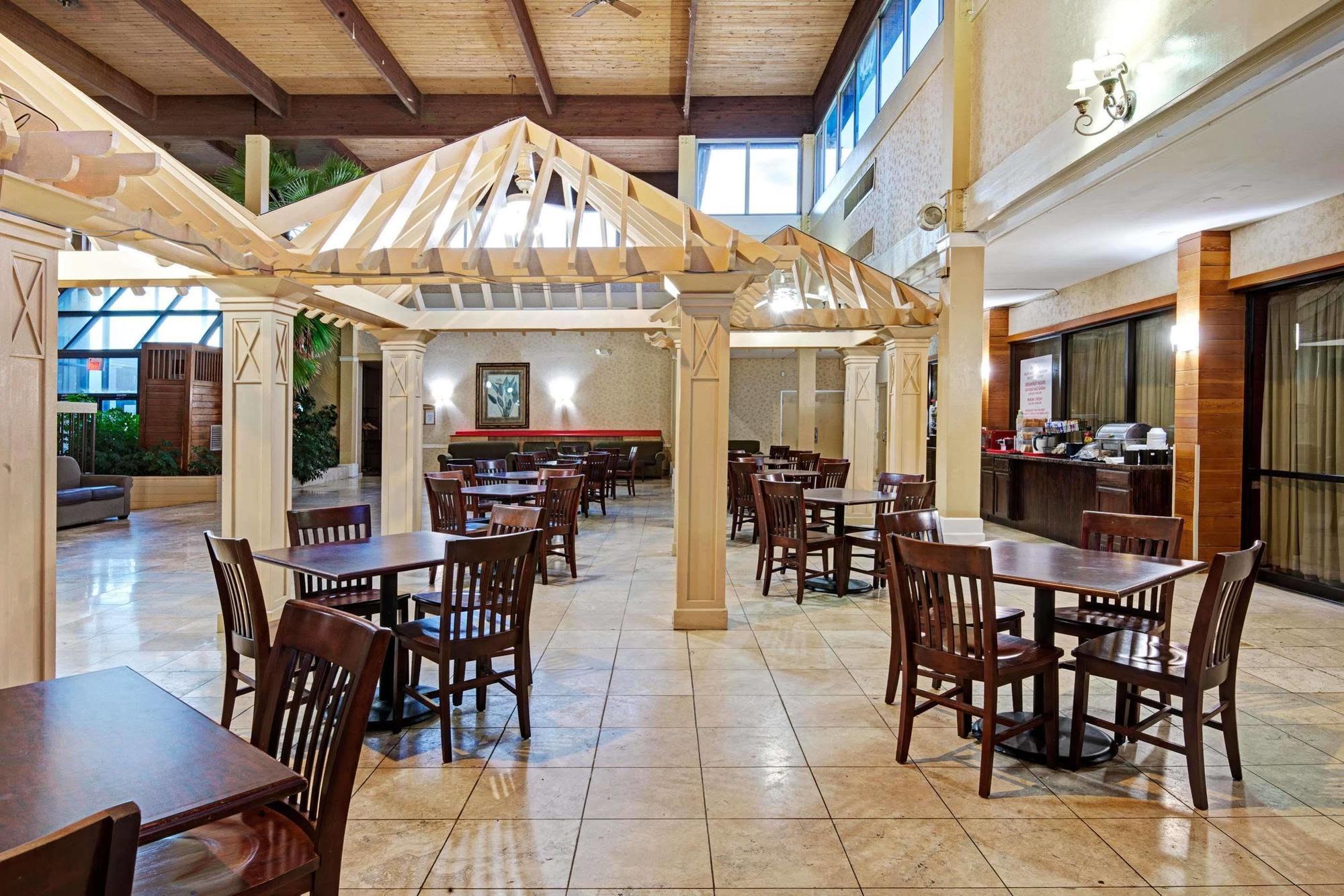 Mission Ramada Overland Park מראה חיצוני תמונה